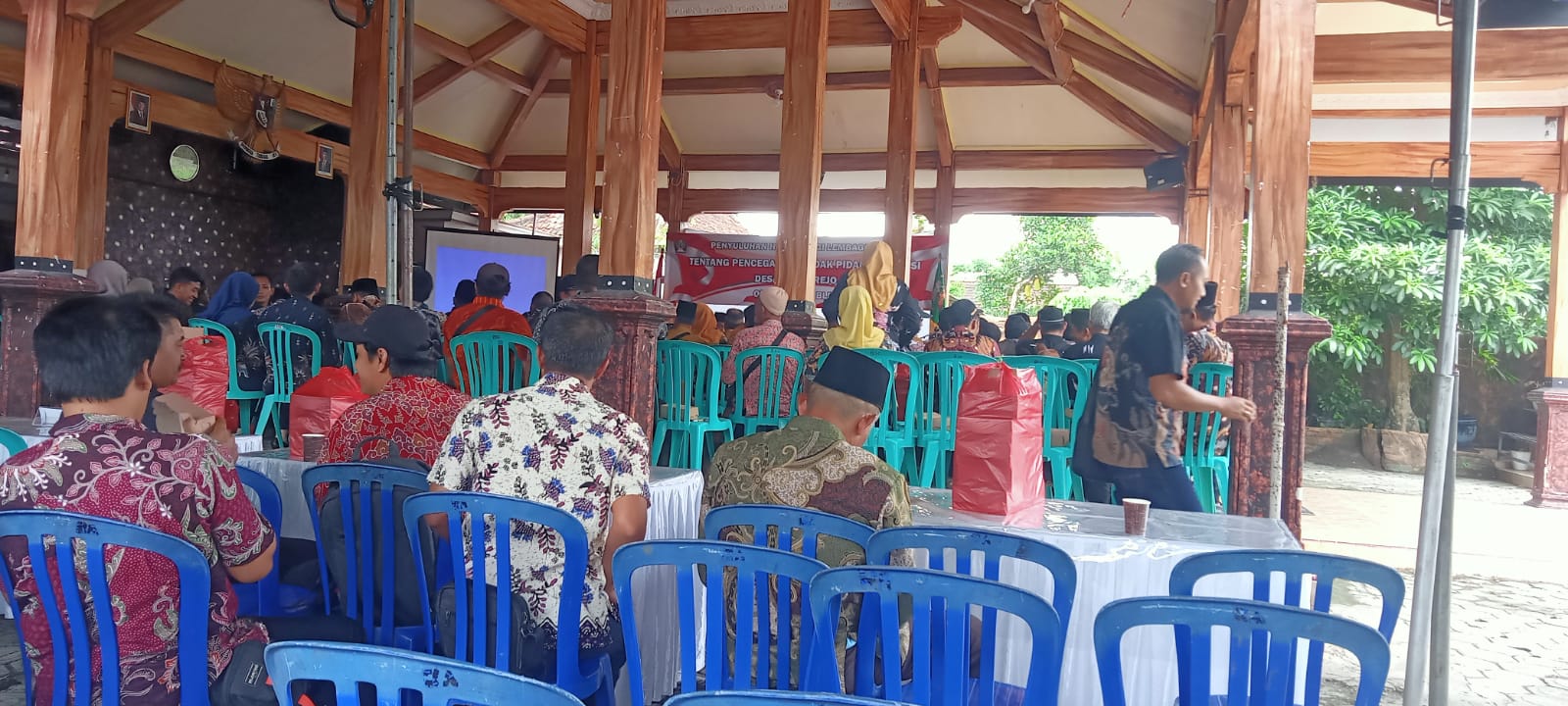 PENYULUHAN HUKUM DALAM RANGKA CEGAH DINI KORUPSI DITINGKAT DESA