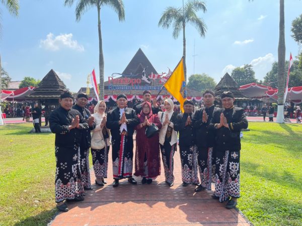 Lestarikan Budaya dan Sinergi Daerah, Perangkat Desa Rejoso Hadiri Puncak Hari Jadi ke-702 Kabupaten Blitar